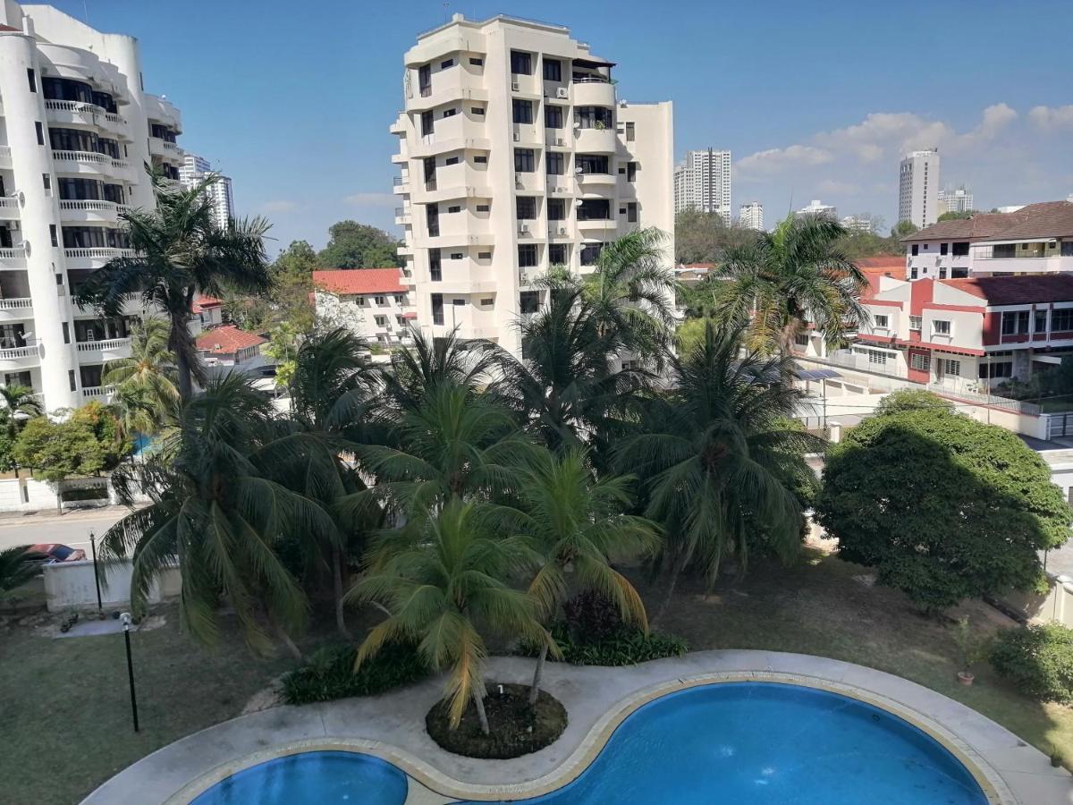 Desa Pelangi Condo George Town Esterno foto