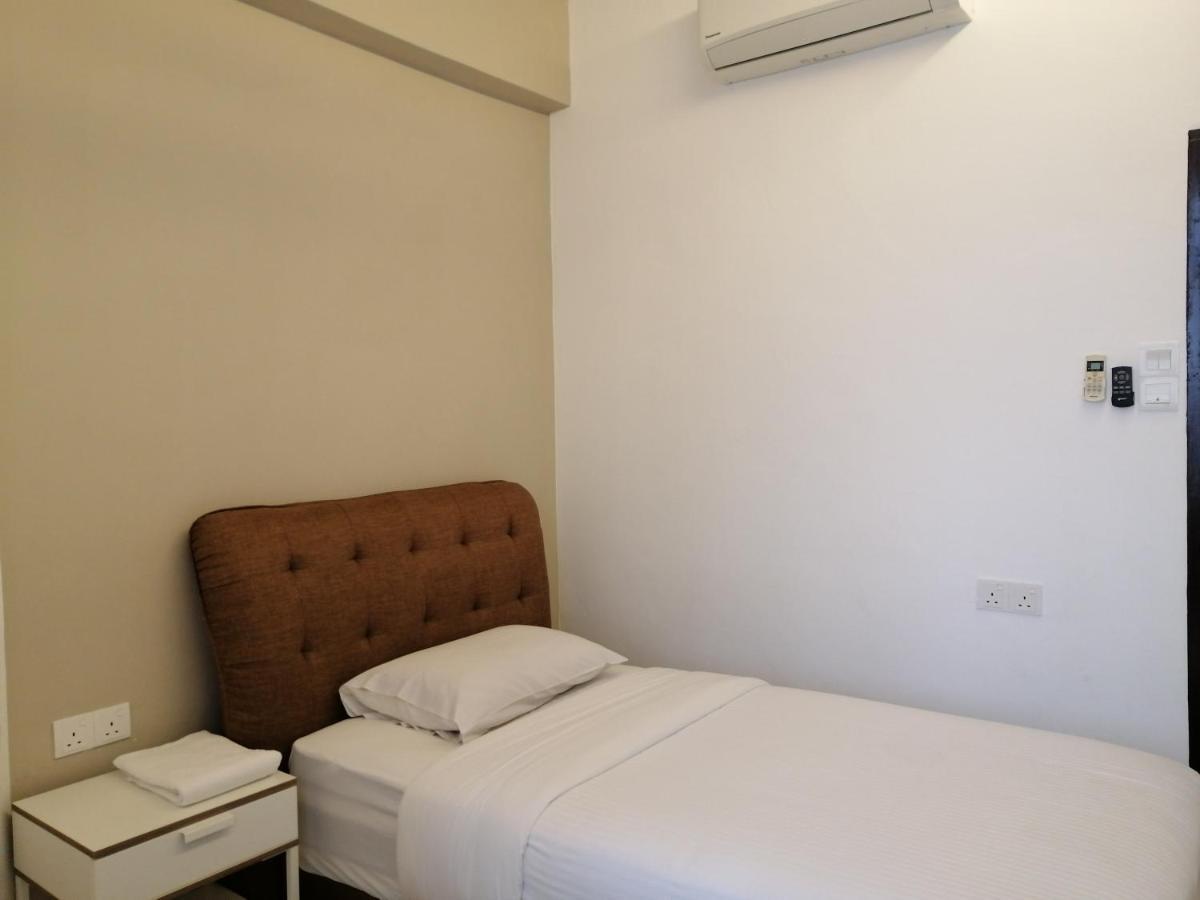 Desa Pelangi Condo George Town Esterno foto