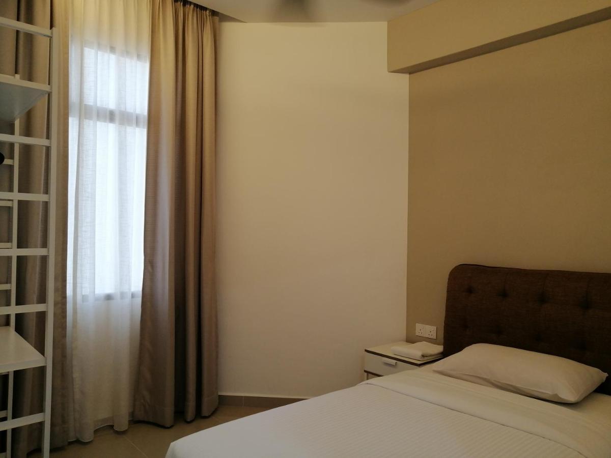 Desa Pelangi Condo George Town Esterno foto