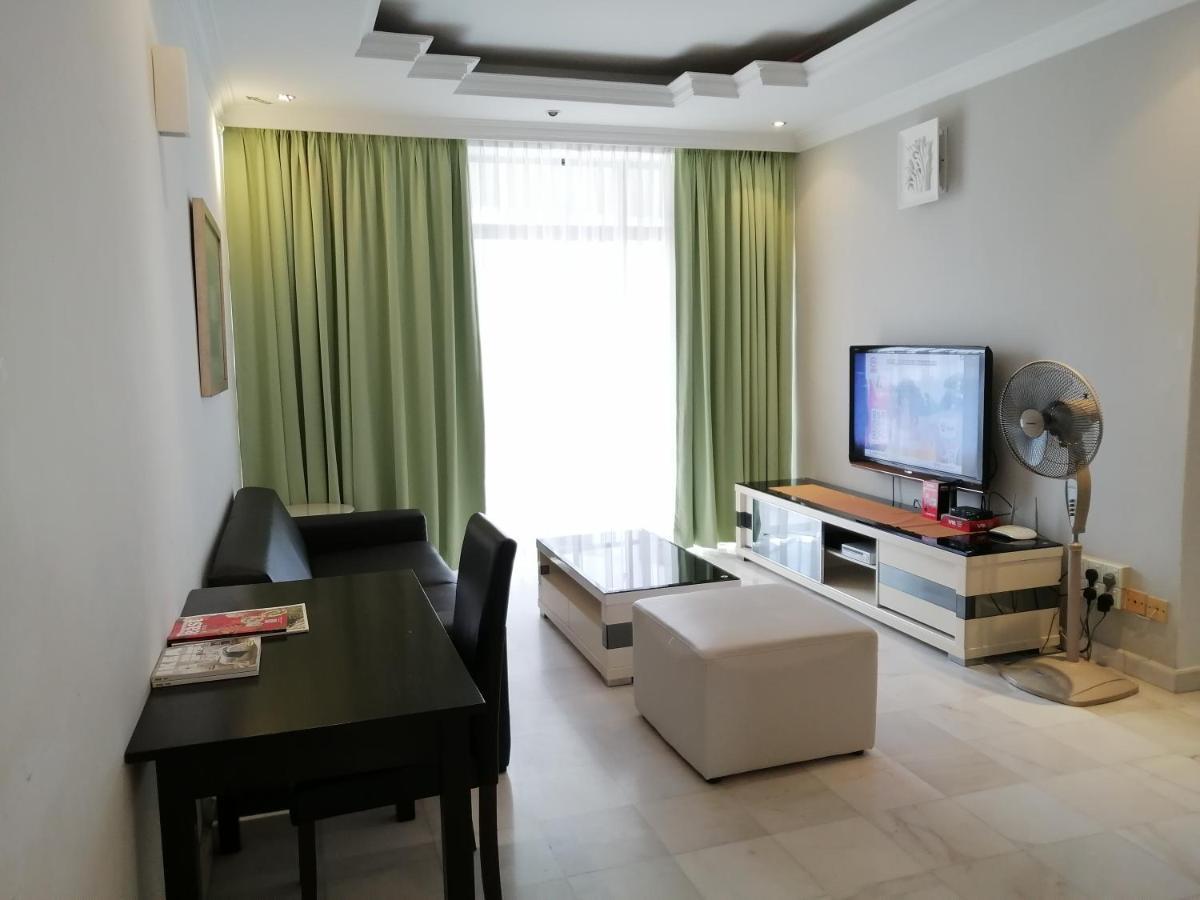 Desa Pelangi Condo George Town Esterno foto
