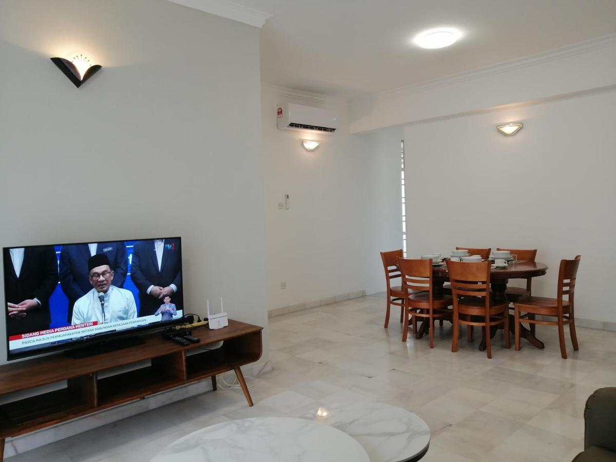 Desa Pelangi Condo George Town Esterno foto