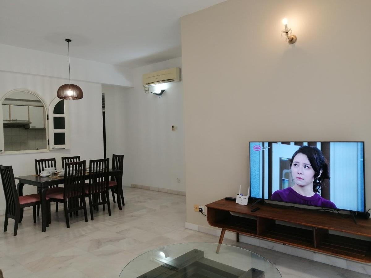 Desa Pelangi Condo George Town Esterno foto