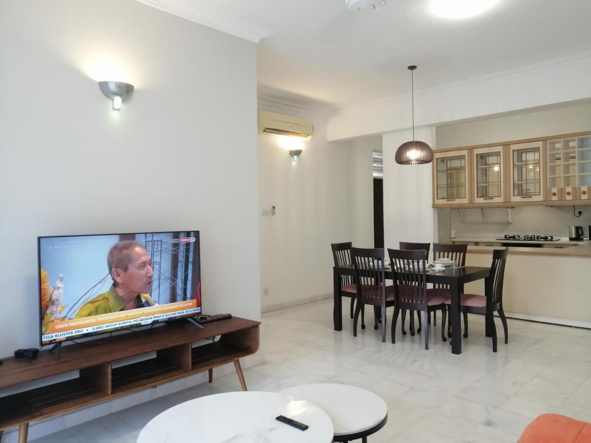 Desa Pelangi Condo George Town Esterno foto